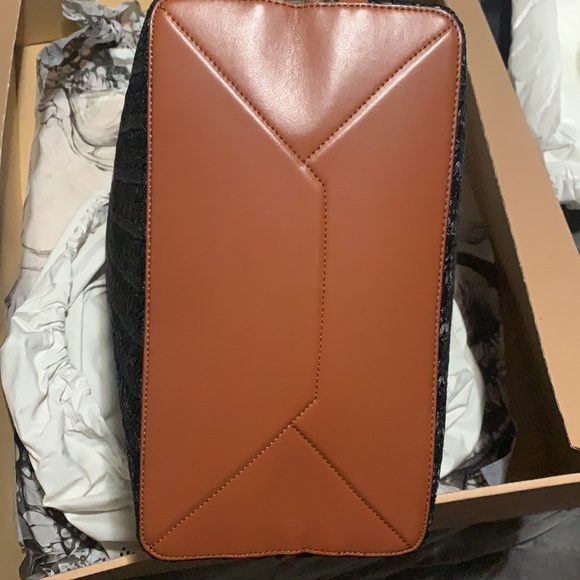 Stella McCartney Weaved Raffia Tote Bag (Price Firm) - Picture 12 of 16